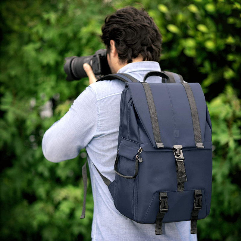 Μεγάλο φορητό υπολογιστή και κάμερα DSLR